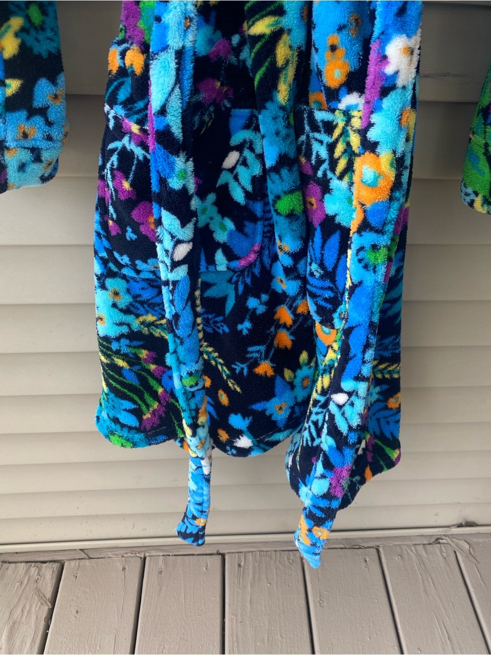 Vera Bradley Multicolor Plush Robe with Blue & Green Floral Pattern - Picture 2 of 9